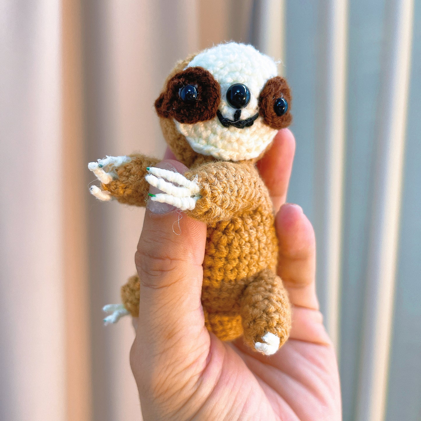 Crochet Sloth Plushie - White Face & Light Brown Body Sloth with Flower Bouquet Accessory, Hypoallergenic Gift for Animal Lovers, Baby Shower, Birthday, Christmas Decoration