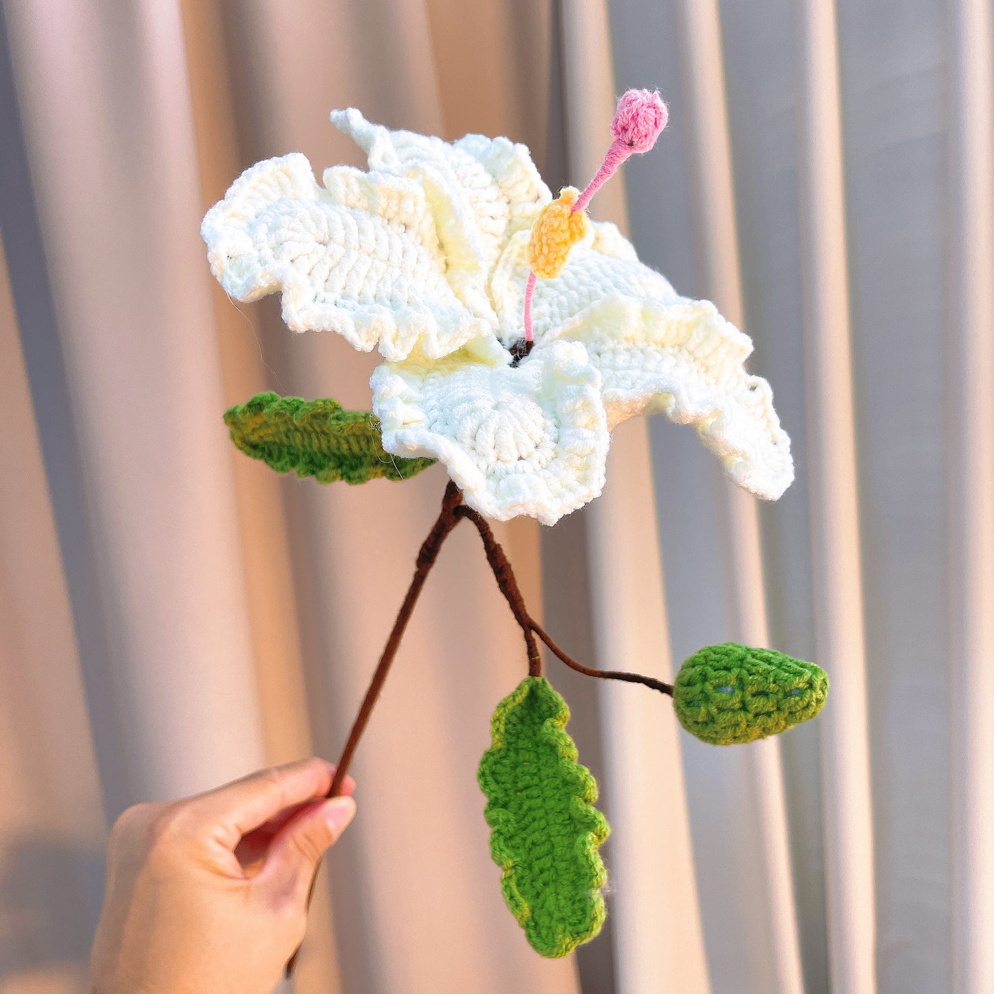Hand Crochet Hibiscus Flower - Realistic Pink & White Artificial Hibiscus with Leaves & Bud, Hypoallergenic Floral Stems for Bouquets, Wedding Decor, Tropical Theme Party, Home Arrangements