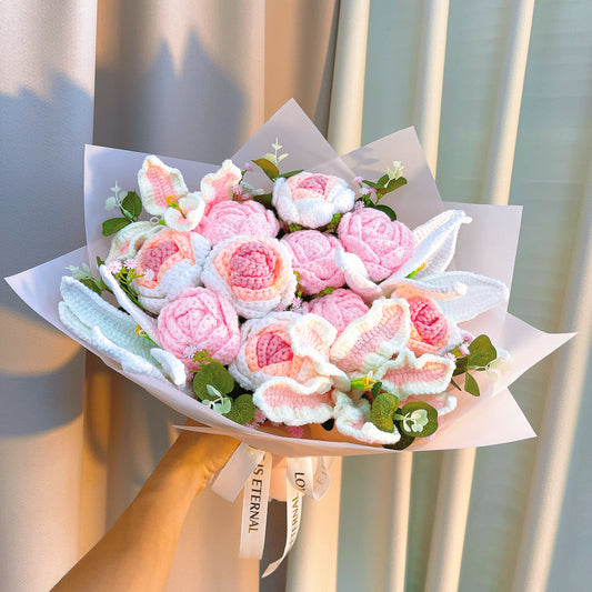 手作鉤織|粉白花束|永生百合、玫瑰、滿天星、金錢葉|不過敏花禮,母親節、婚禮、生日、居家佈置首選