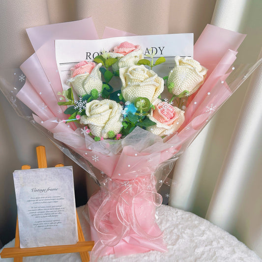 手工製作低過敏性玫瑰花束——漸層粉紅玫瑰搭配滿天星與尤加利葉,專為對花粉過敏的玫瑰愛好者打造的貼心禮物