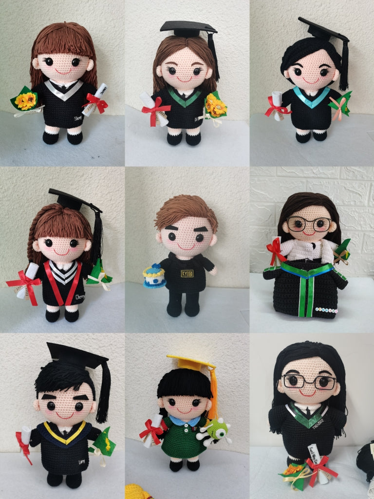 客製化手工鉤織娃娃(28cm)|專屬訂製男孩、女孩、寵物、畢業、情侶、婚禮娃娃|獨特紀念禮物:生日、週年、畢業、情人節
