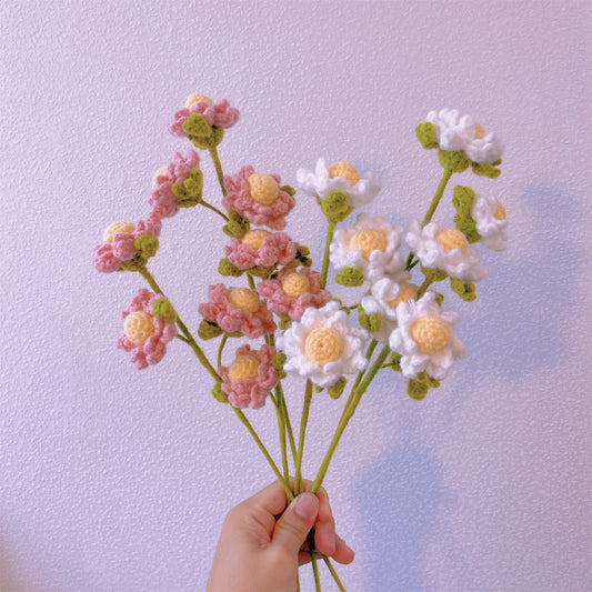 綻放寧靜:手工鉤針編織洋甘菊造型花樁,打造紓壓花園裝飾