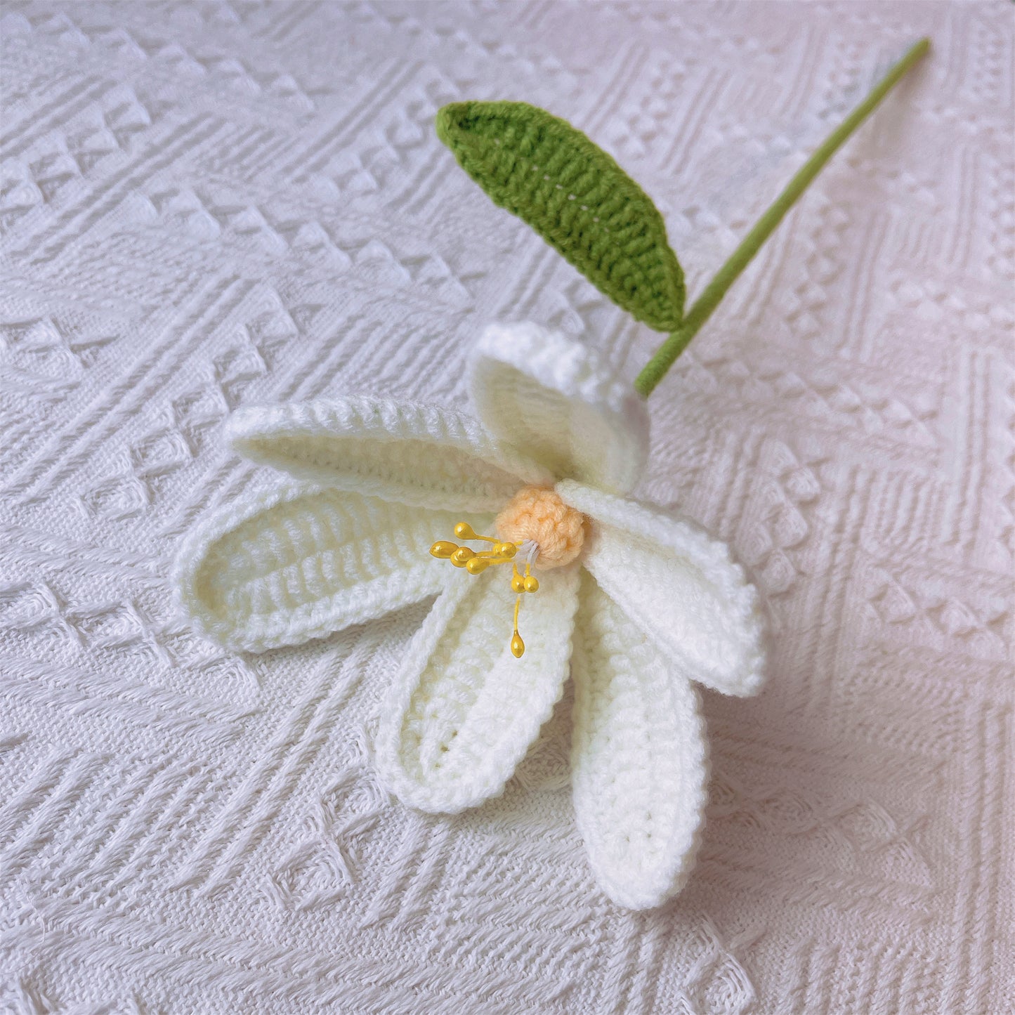 華麗手工鉤針編織「甜美陽光」花束,含玫瑰、鬱金香、百合、尤加利葉等——完美適用於情人節、母親節、表白、道歉或任何場合