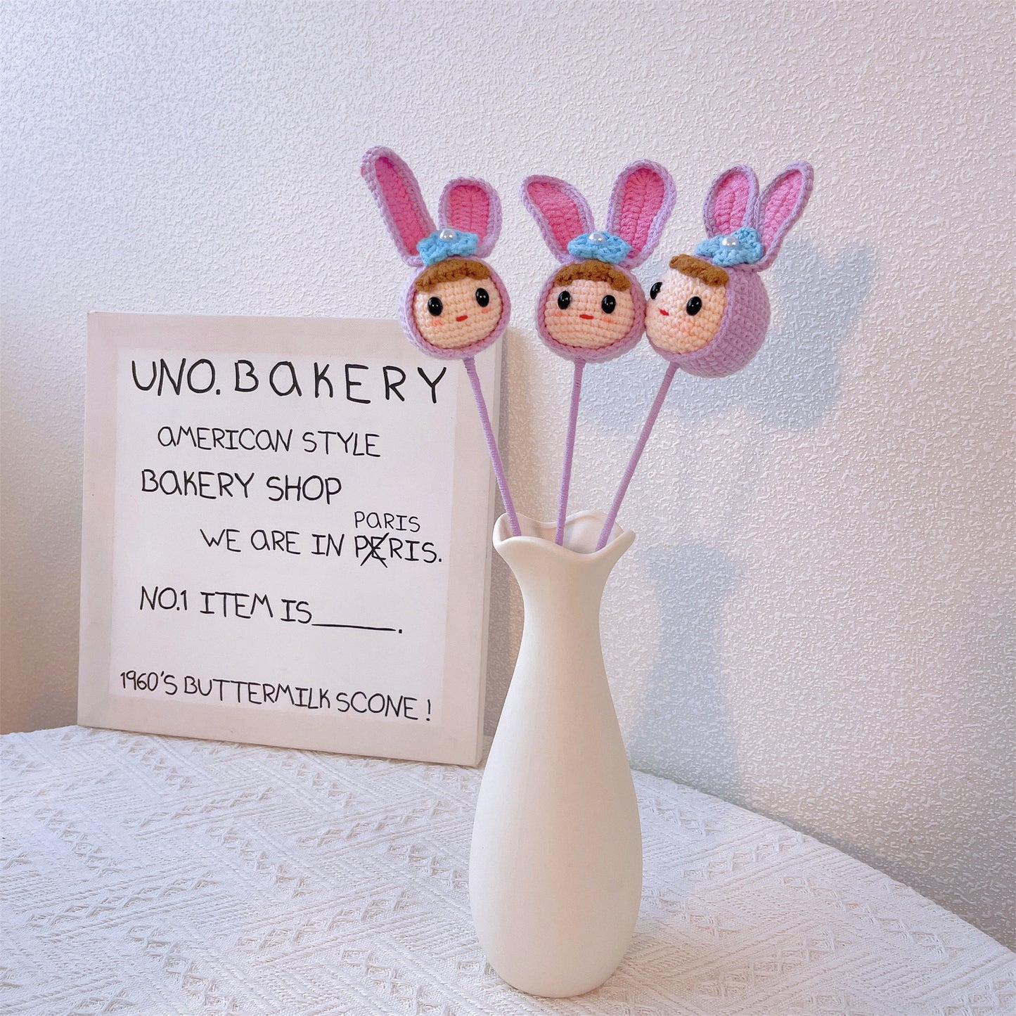 Purple Lady Charm: Handgefertigter, gehäkelter Purple Lady-Figurenstecker für eine einzigartige Gartendekoration