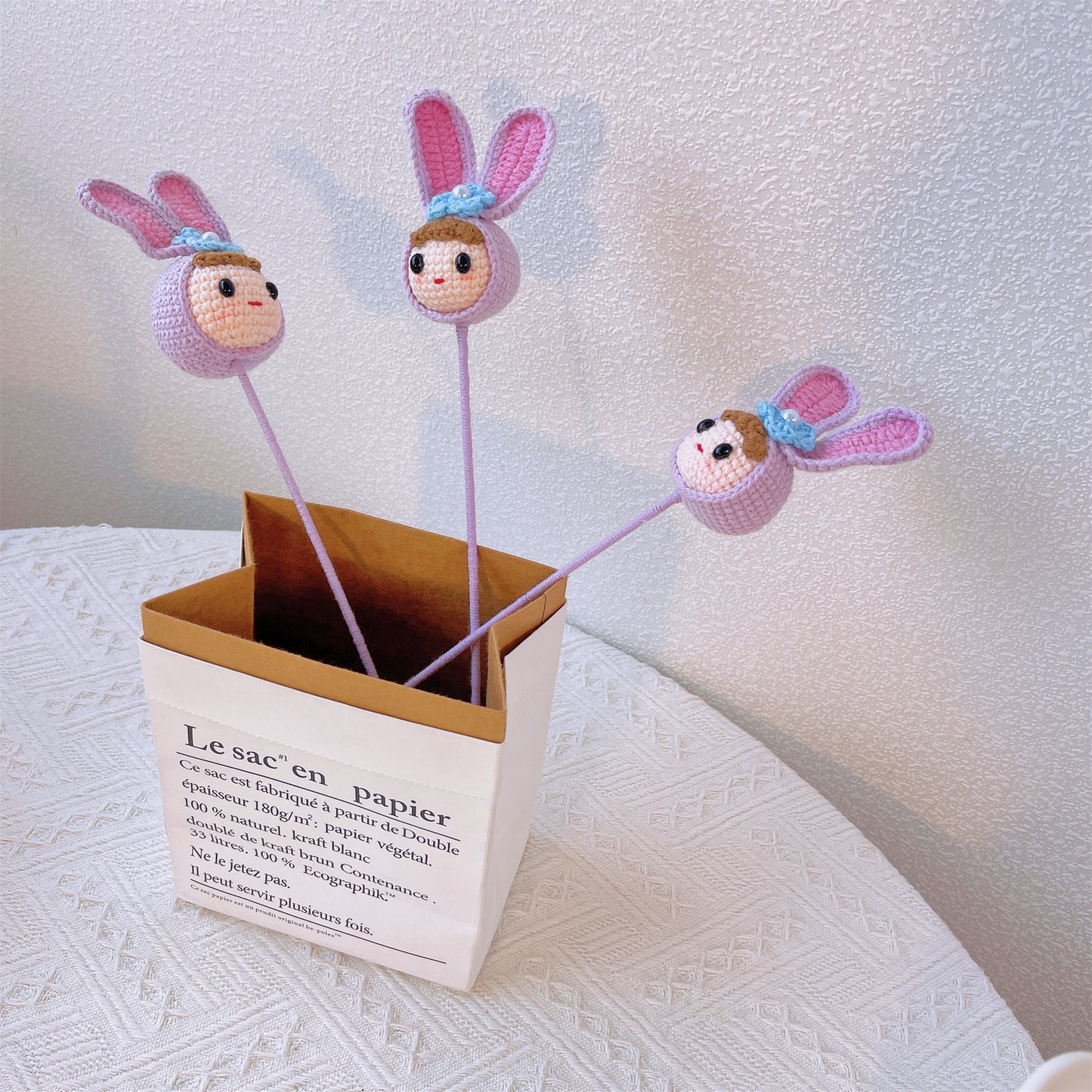Purple Lady Charm: Handgefertigter, gehäkelter Purple Lady-Figurenstecker für eine einzigartige Gartendekoration