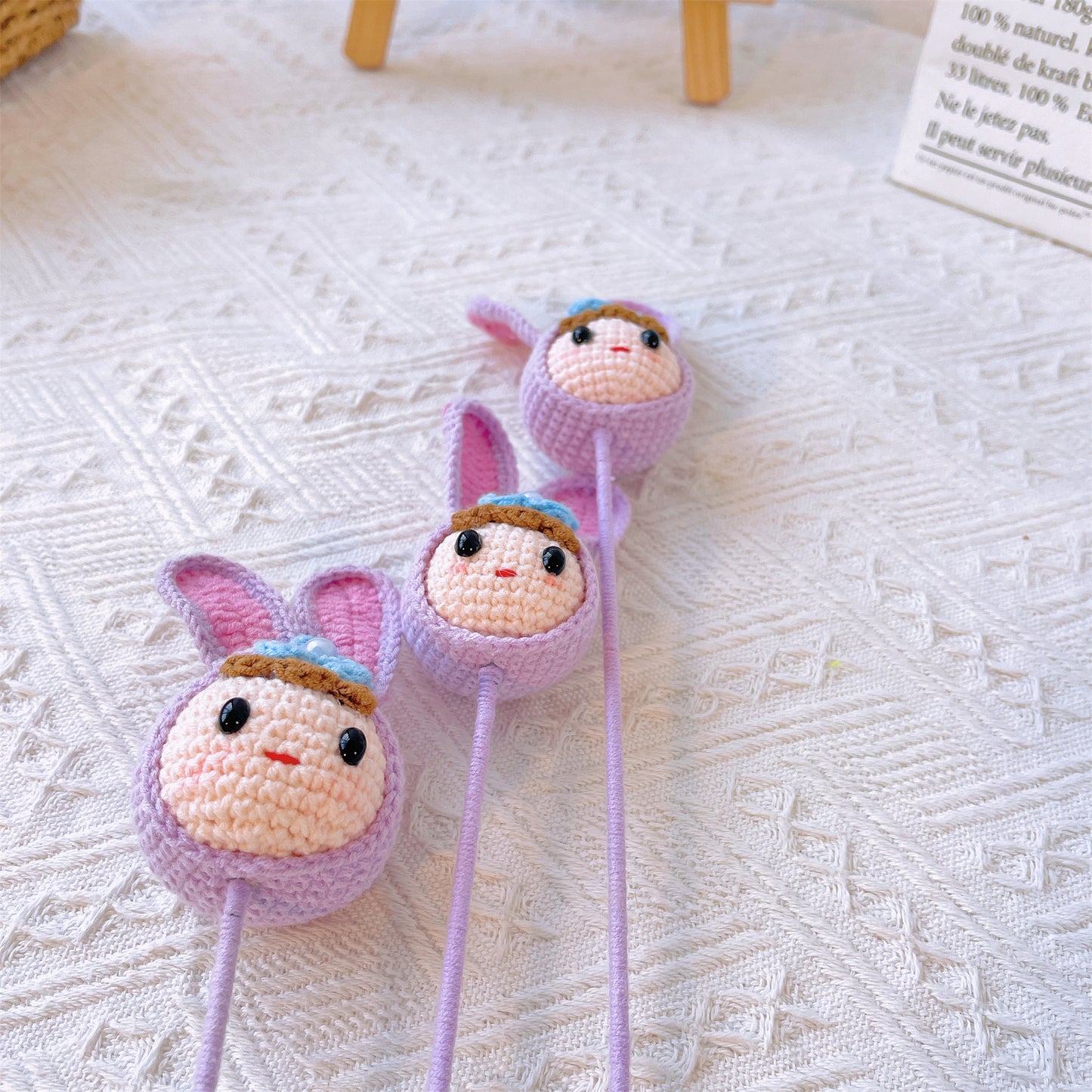Purple Lady Charm: Handgefertigter, gehäkelter Purple Lady-Figurenstecker für eine einzigartige Gartendekoration