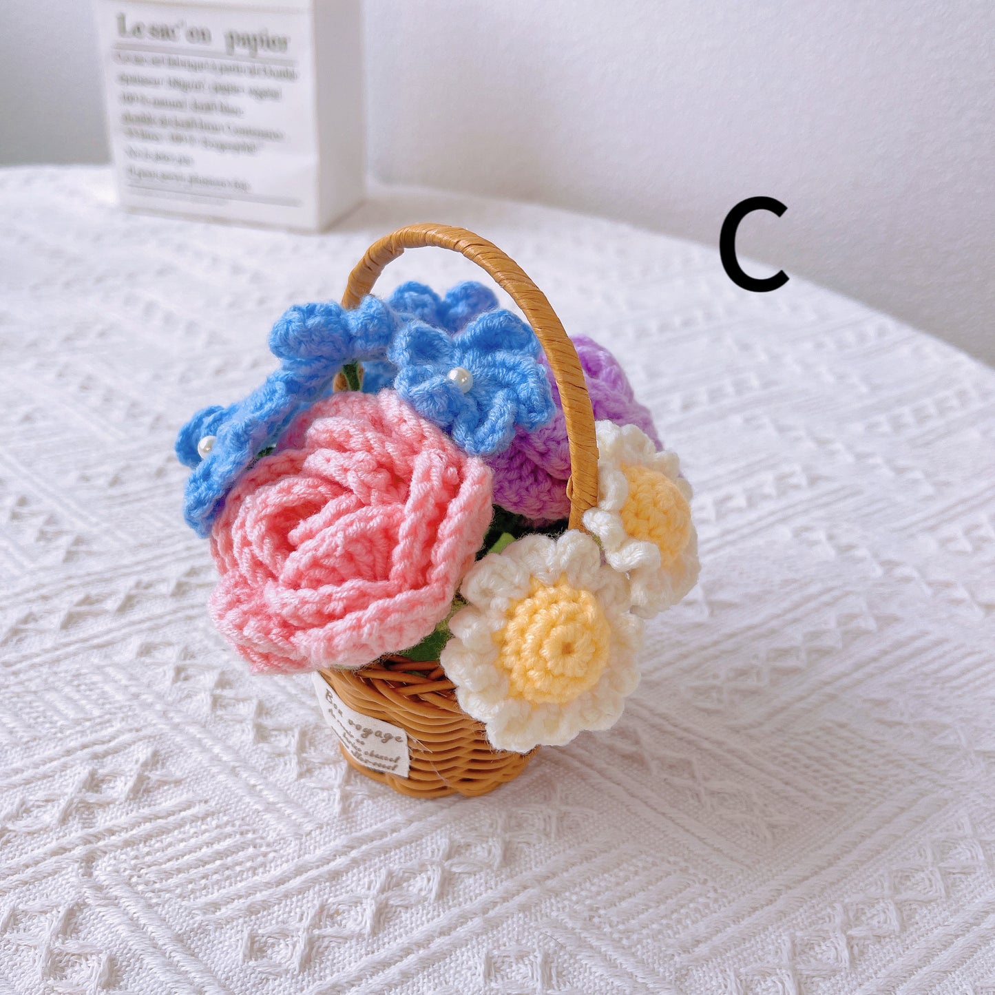 手工藤編籃搭配鉤針編織花卉組合 - 鄉村風家居裝飾點綴