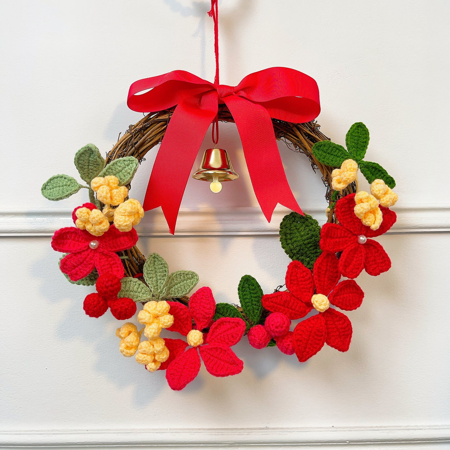 節慶風鉤針編織聖誕紅(Poinsettia)花環飾繩——聖誕裝飾之門飾、聖誕餐桌中心裝飾