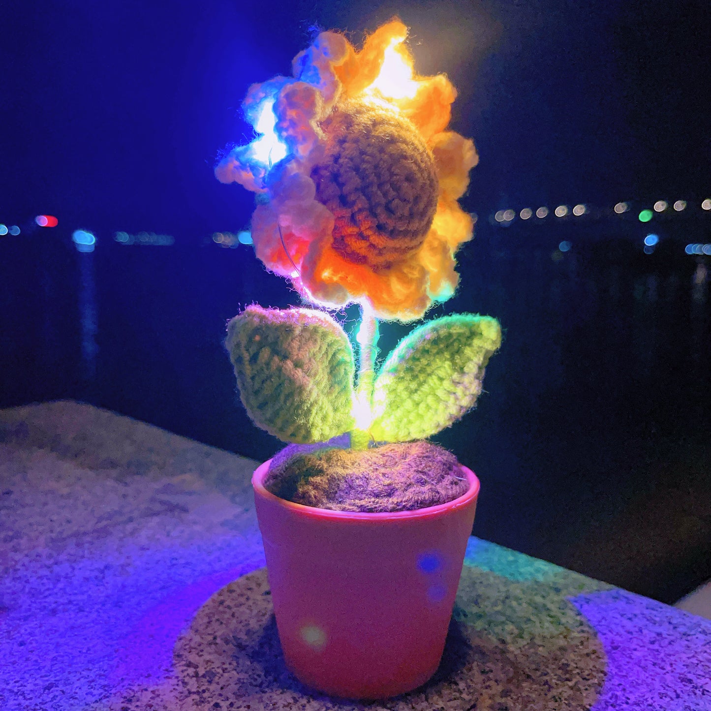 手工鉤針向日葵盆栽 - 擬真仿真花 - 獨特居家裝飾 - 植物愛好者完美禮物 - 匠心手作工藝