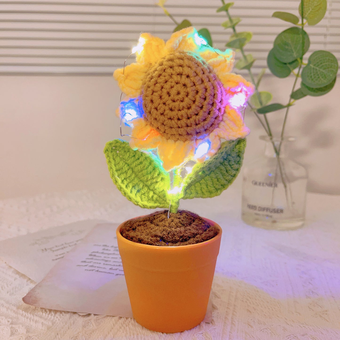 手工鉤針向日葵盆栽 - 擬真仿真花 - 獨特居家裝飾 - 植物愛好者完美禮物 - 匠心手作工藝