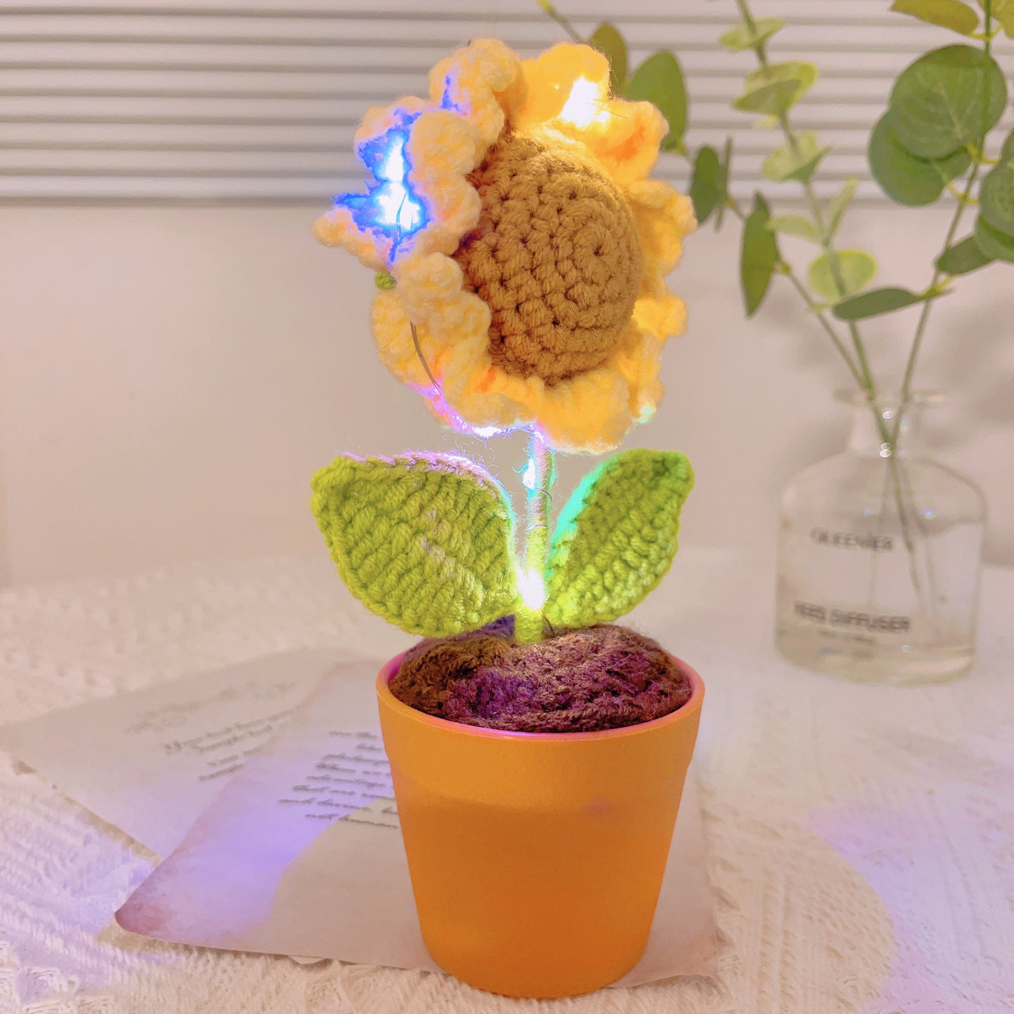 手工鉤針向日葵盆栽 - 擬真仿真花 - 獨特居家裝飾 - 植物愛好者完美禮物 - 匠心手作工藝