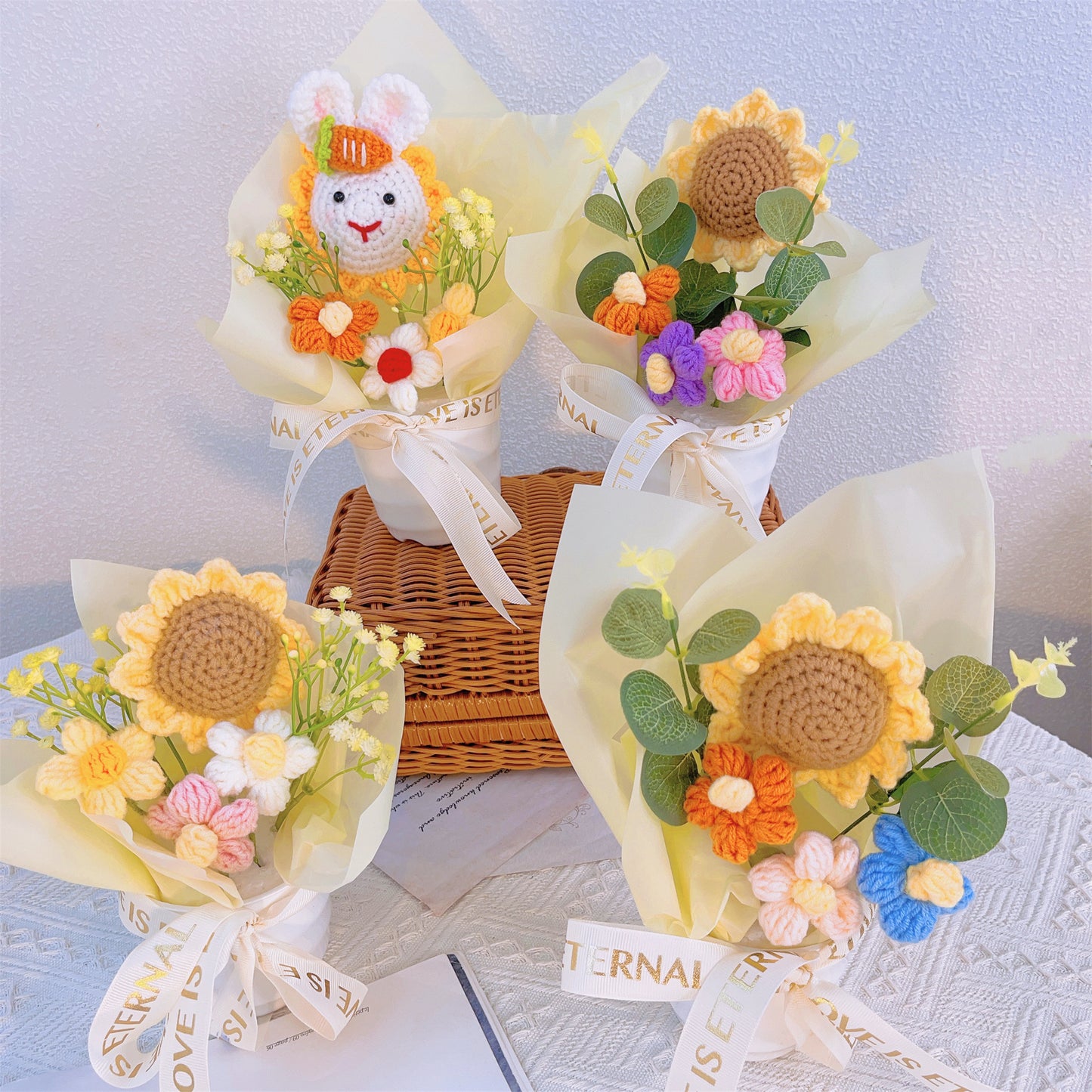 手工針織植物盆栽組:絢麗向日葵與精緻絨球花——居家裝飾、贈禮與特殊場合的絕佳選擇