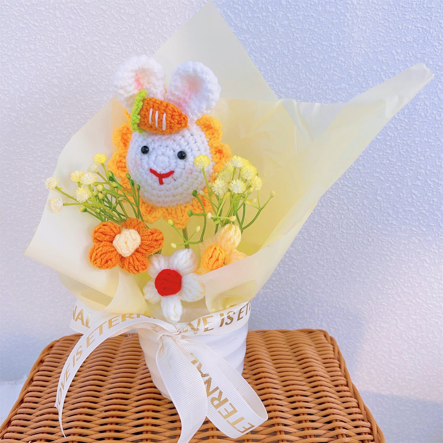 手工針織植物盆栽組:絢麗向日葵與精緻絨球花——居家裝飾、贈禮與特殊場合的絕佳選擇