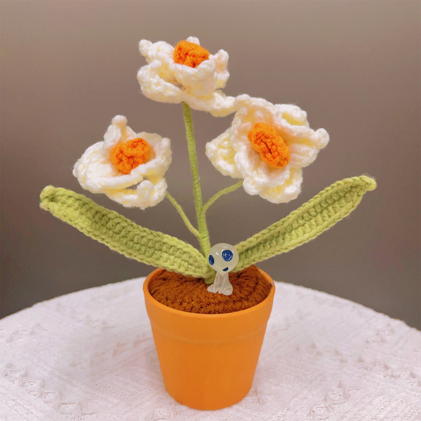 鉤針編織水仙盆栽 - 適合家中或辦公室的室內植物,手工製作,適合擺放臥室,永不凋謝之花,送她的禮物,小夜燈