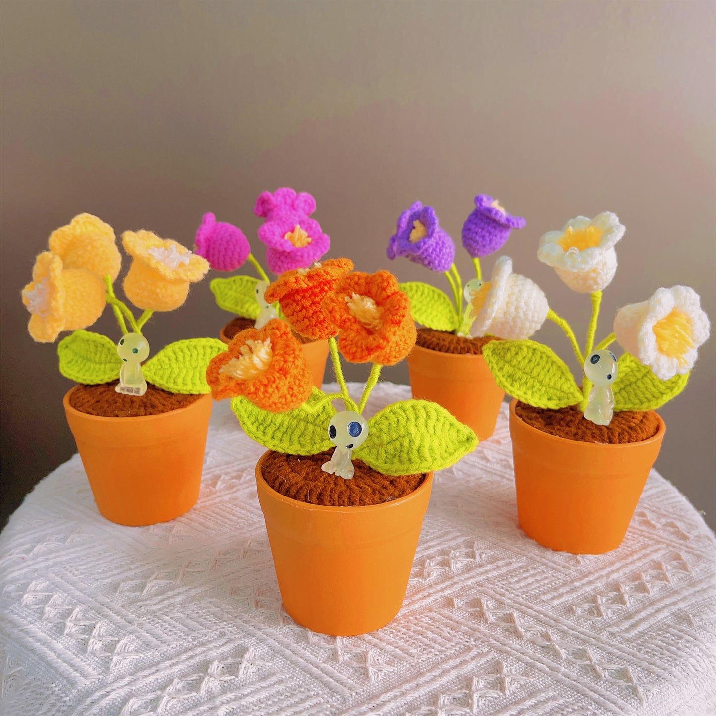 Planta de lirio de la valle tejida a mano - Flores LED luminosas - Decoración única para el hogar - Regalo perfecto para los amantes de las plantas - Hecha a mano en hilo