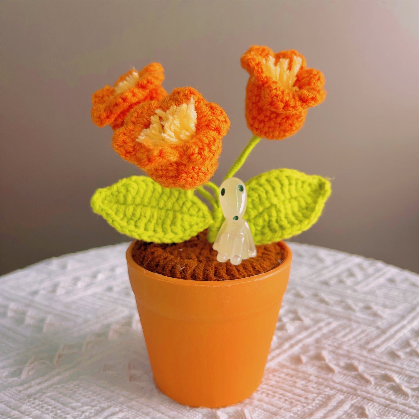 Planta de lirio de la valle tejida a mano - Flores LED luminosas - Decoración única para el hogar - Regalo perfecto para los amantes de las plantas - Hecha a mano en hilo