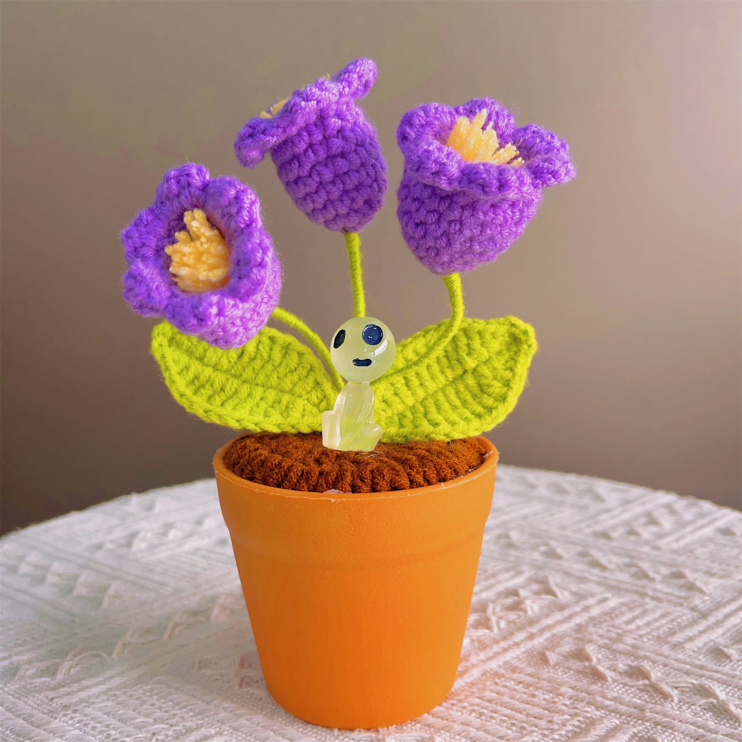 Planta de lirio de la valle tejida a mano - Flores LED luminosas - Decoración única para el hogar - Regalo perfecto para los amantes de las plantas - Hecha a mano en hilo