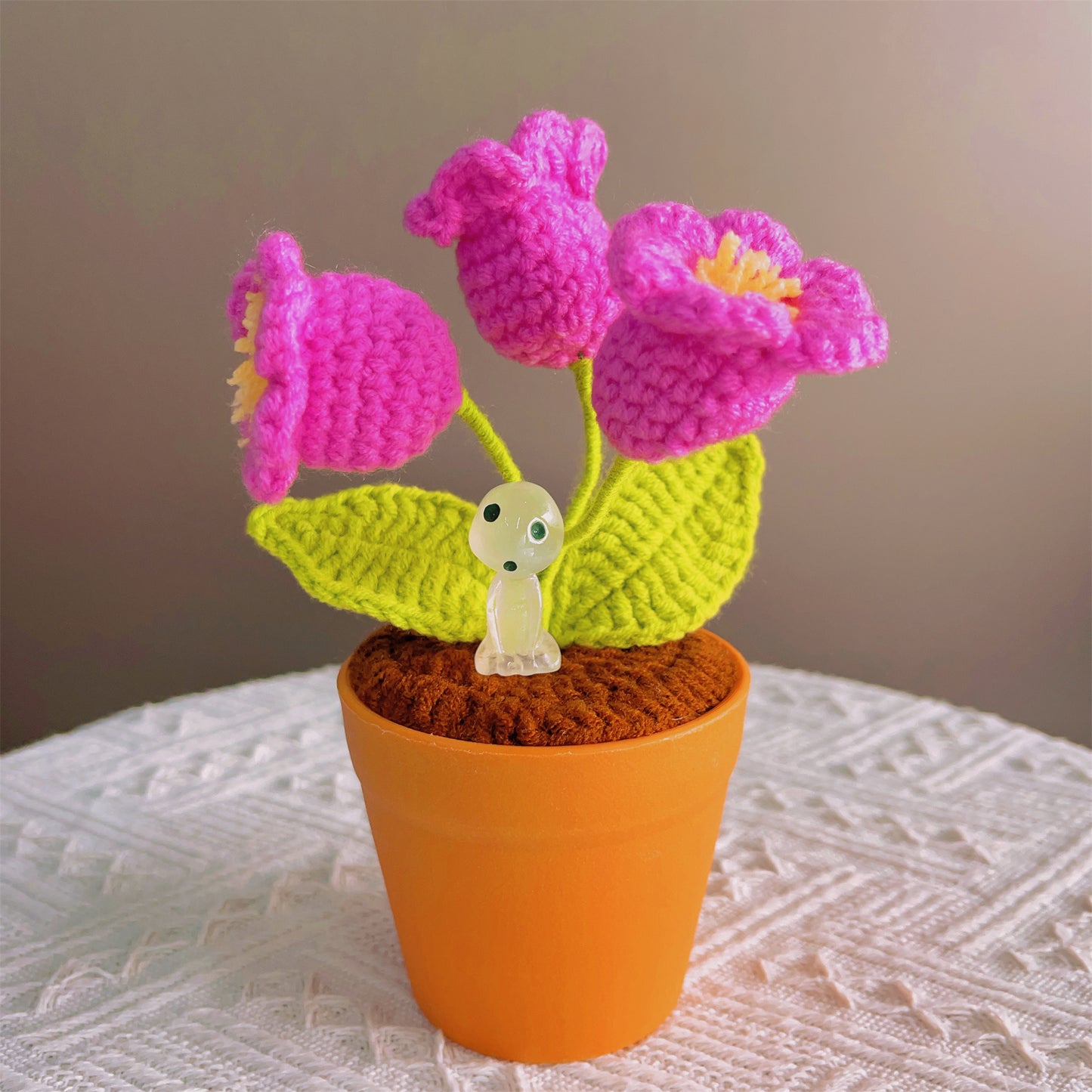 Planta de lirio de la valle tejida a mano - Flores LED luminosas - Decoración única para el hogar - Regalo perfecto para los amantes de las plantas - Hecha a mano en hilo