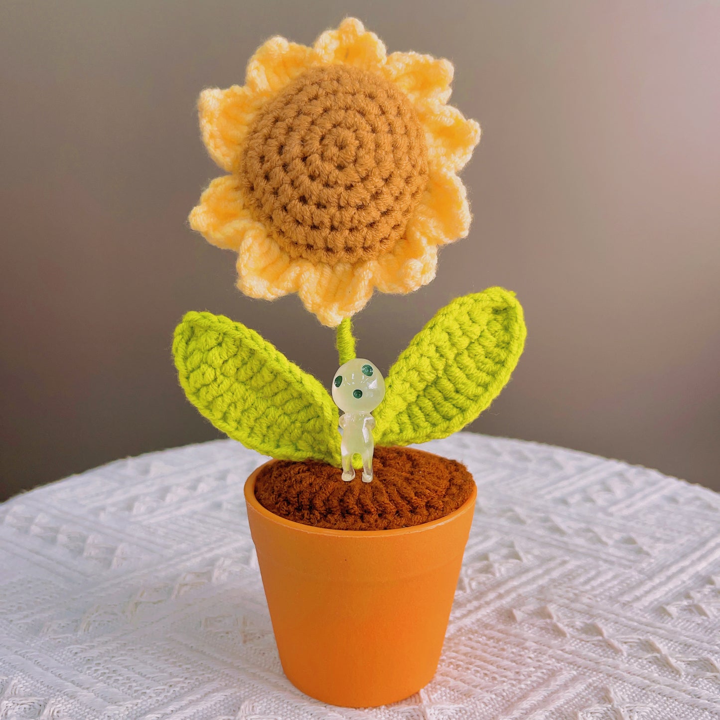 手工鉤針向日葵盆栽 - 擬真仿真花 - 獨特居家裝飾 - 植物愛好者完美禮物 - 匠心手作工藝
