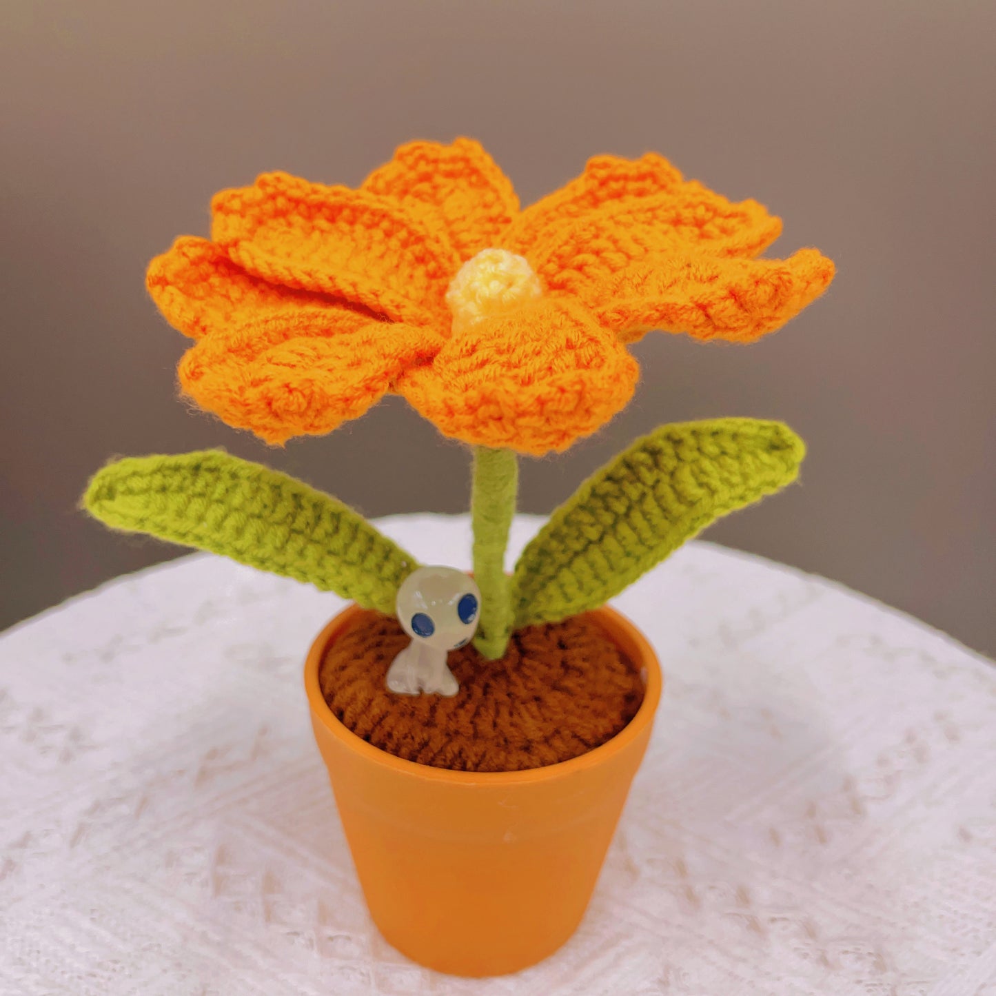 Handmade Crochet Gesang Flower Pot - Unique Home Decor, realistic faux plant, perfect gift for plant lovers