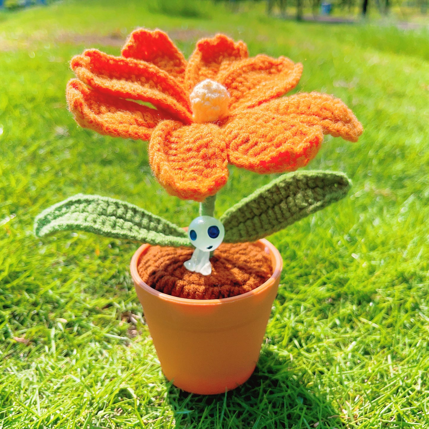 Handmade Crochet Gesang Flower Pot - Unique Home Decor, realistic faux plant, perfect gift for plant lovers