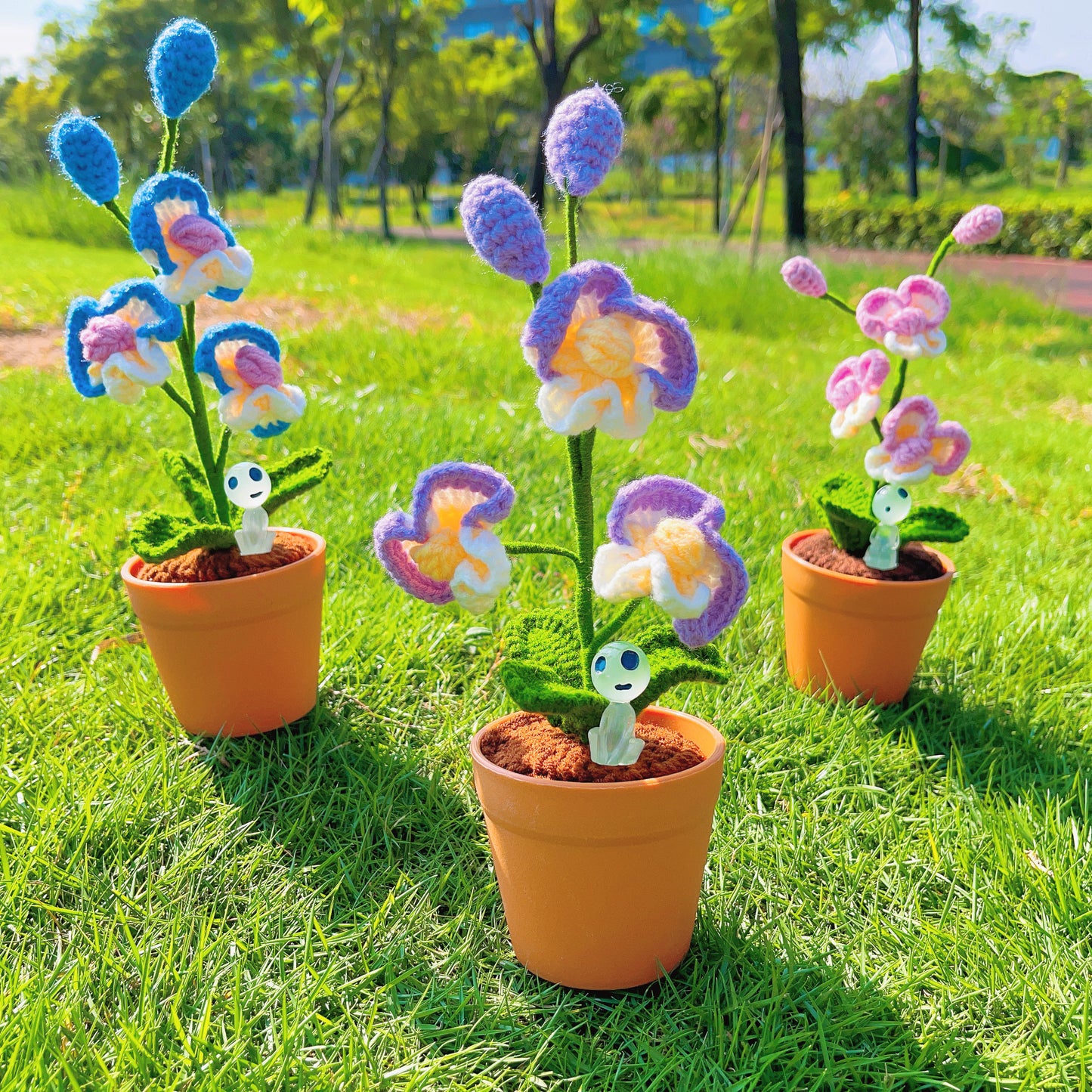 Planta de Orquídea Mariposa Hecha a Mano con Ganchillo - Flor Artificial Realista - Decoración Única para el Hogar - Para los Amantes de las Plantas - Hecha a Mano - Phalaenopsis - Tallo Único