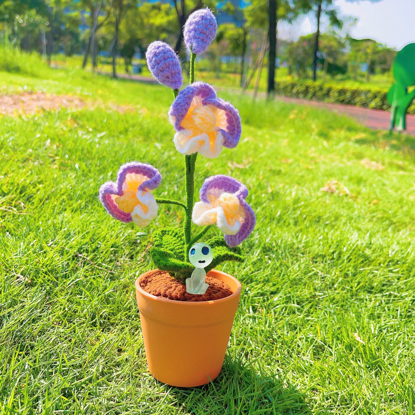 Planta de Orquídea Mariposa Hecha a Mano con Ganchillo - Flor Artificial Realista - Decoración Única para el Hogar - Para los Amantes de las Plantas - Hecha a Mano - Phalaenopsis - Tallo Único