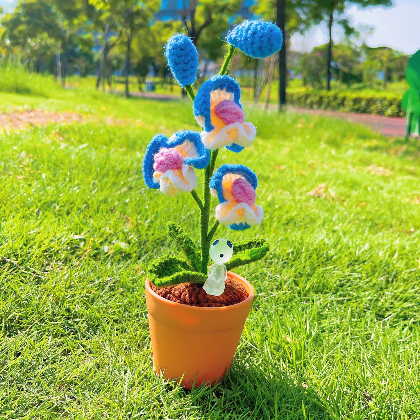 Planta de Orquídea Mariposa Hecha a Mano con Ganchillo - Flor Artificial Realista - Decoración Única para el Hogar - Para los Amantes de las Plantas - Hecha a Mano - Phalaenopsis - Tallo Único