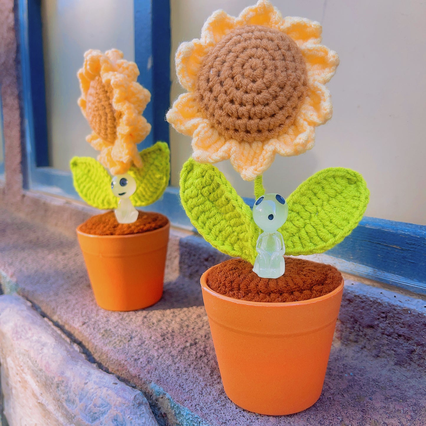 手工鉤針向日葵盆栽 - 擬真仿真花 - 獨特居家裝飾 - 植物愛好者完美禮物 - 匠心手作工藝