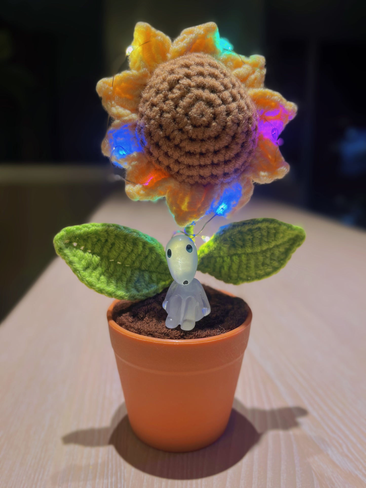 手工鉤針向日葵盆栽 - 擬真仿真花 - 獨特居家裝飾 - 植物愛好者完美禮物 - 匠心手作工藝