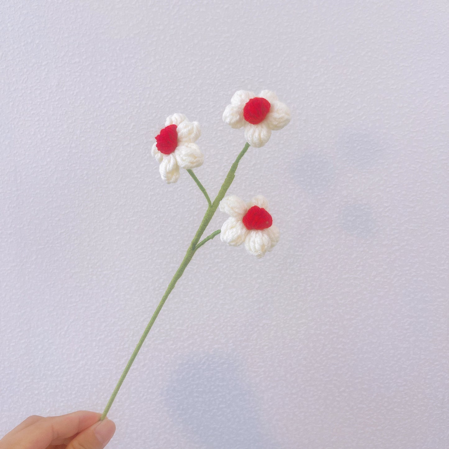 紅橙調手工鉤針編織花卉花束 - 大朵紅玫瑰、橙色鬱金香、迷你玫瑰、蓬鬆球、康乃馨 - 適用於情人節、母親節及特殊場合