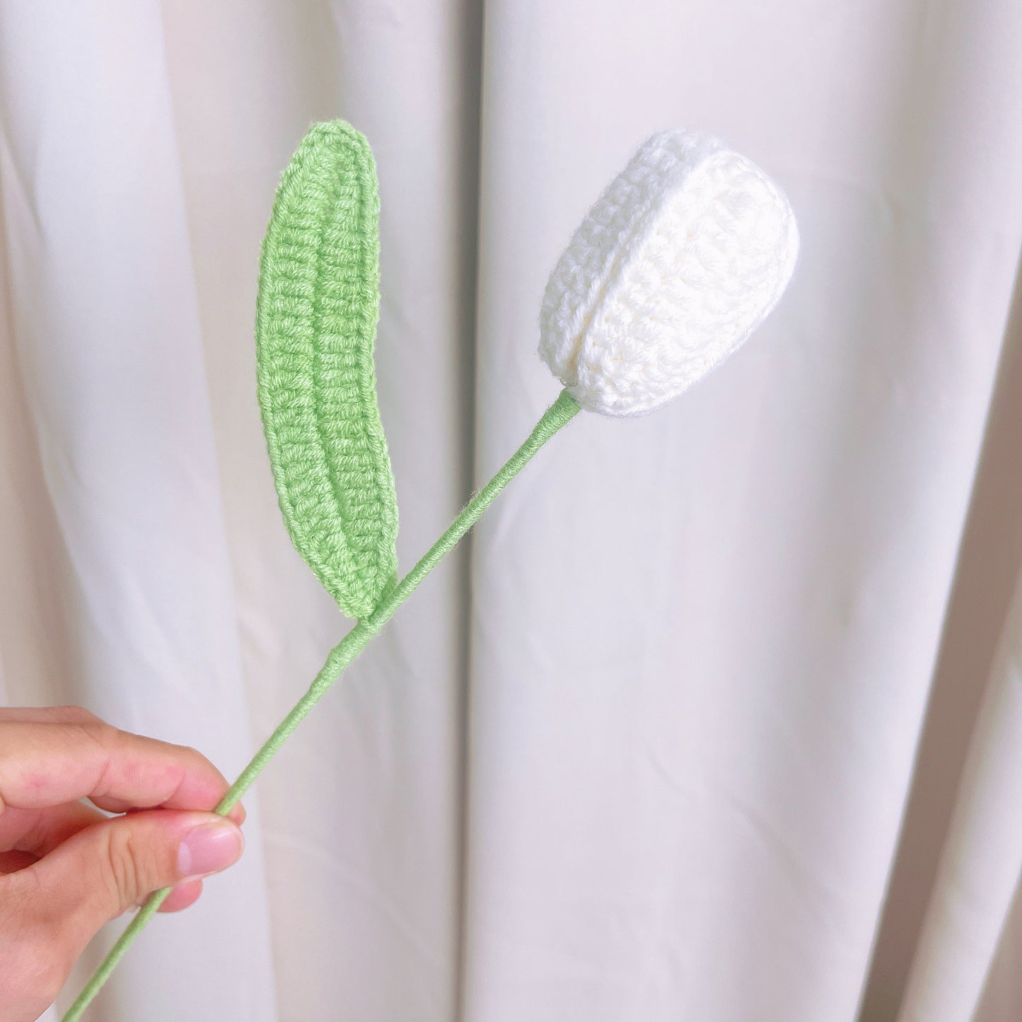 華麗手工鉤針編織「甜美陽光」花束,含玫瑰、鬱金香、百合、尤加利葉等——完美適用於情人節、母親節、表白、道歉或任何場合