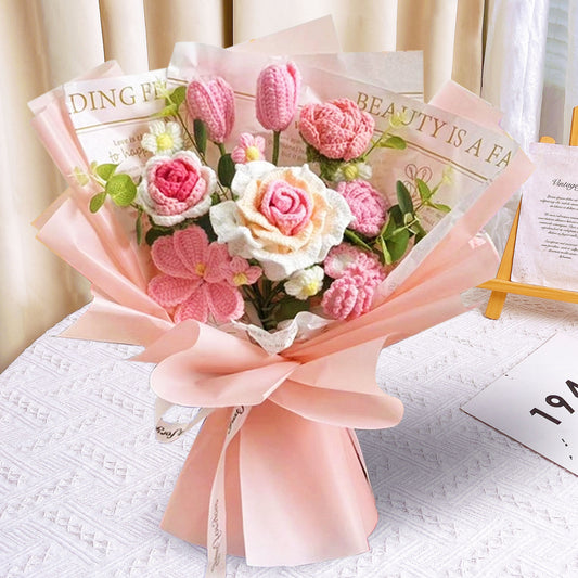 Splendore Fiorito: Mazzo Artigianale a Maglia di Collezione Rosa - Un Lussoso Tessuto di Filato e Eleganza per Momenti Indimenticabili di San Valentino - Rose, Tulipano, Pompon, Garofani