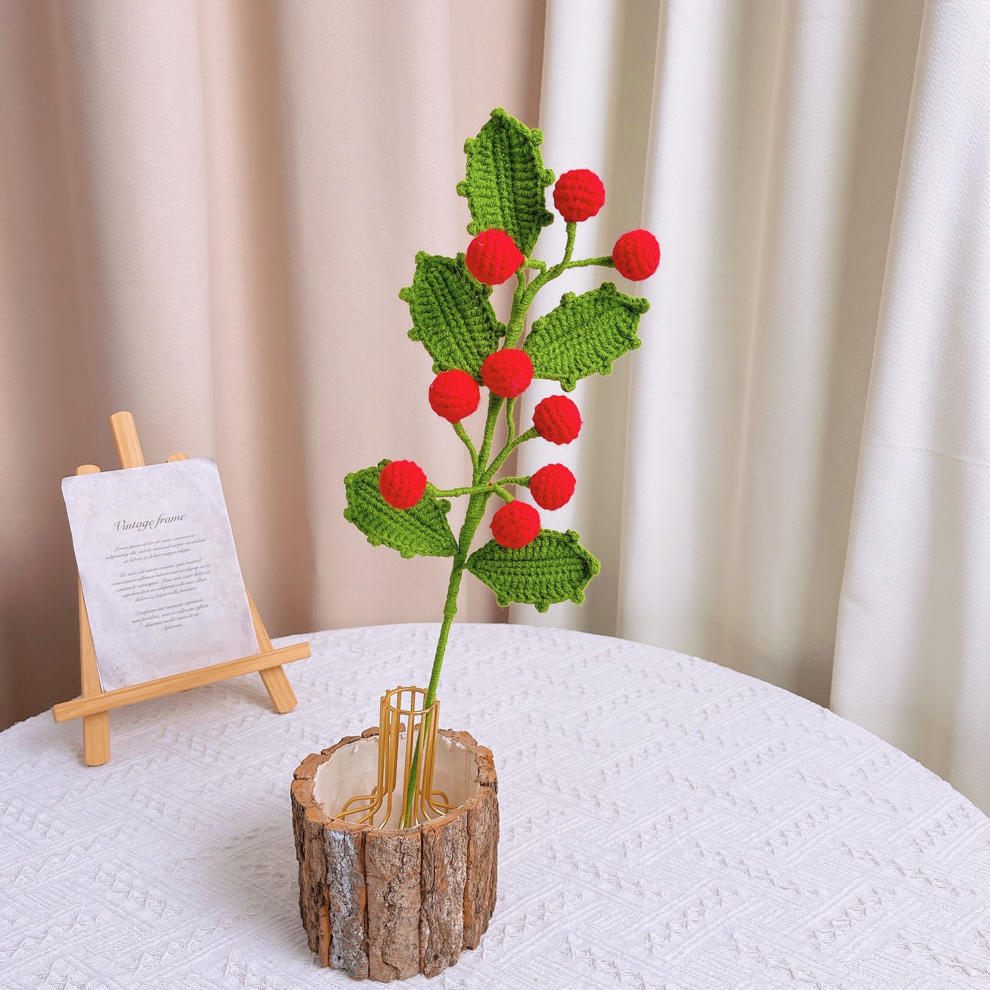 Bouquet de fleurs de houx du mois de naissance de décembre - Arrangement floral de Noël d’anniversaire crocheté à la main avec emballage festif