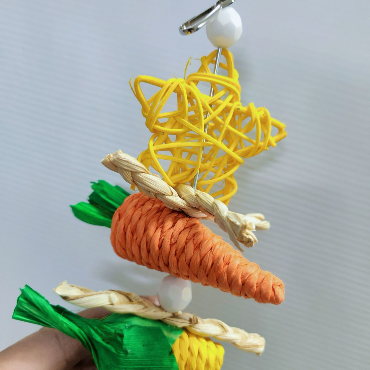 2pcs Handmade Multicolored Parrot Indoor Birds Chew Toy with Hook - Bird Entertainment Tool with Star Chew for Parakeet/Budgie, Cockatiel, Finch, Lovebird, Monk Parakeet, Dove, Parrotlet, Sparrow