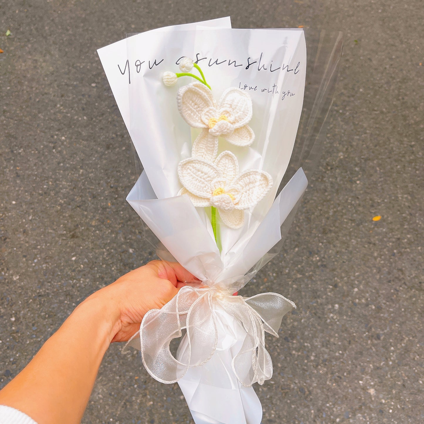 Mazzo di orchidee dedicato al mese di nascita di agosto - Regalo di fiore per compleanni e anniversari a gambo singolo artigianale a crochet per gli amici e famigliari nati in agosto