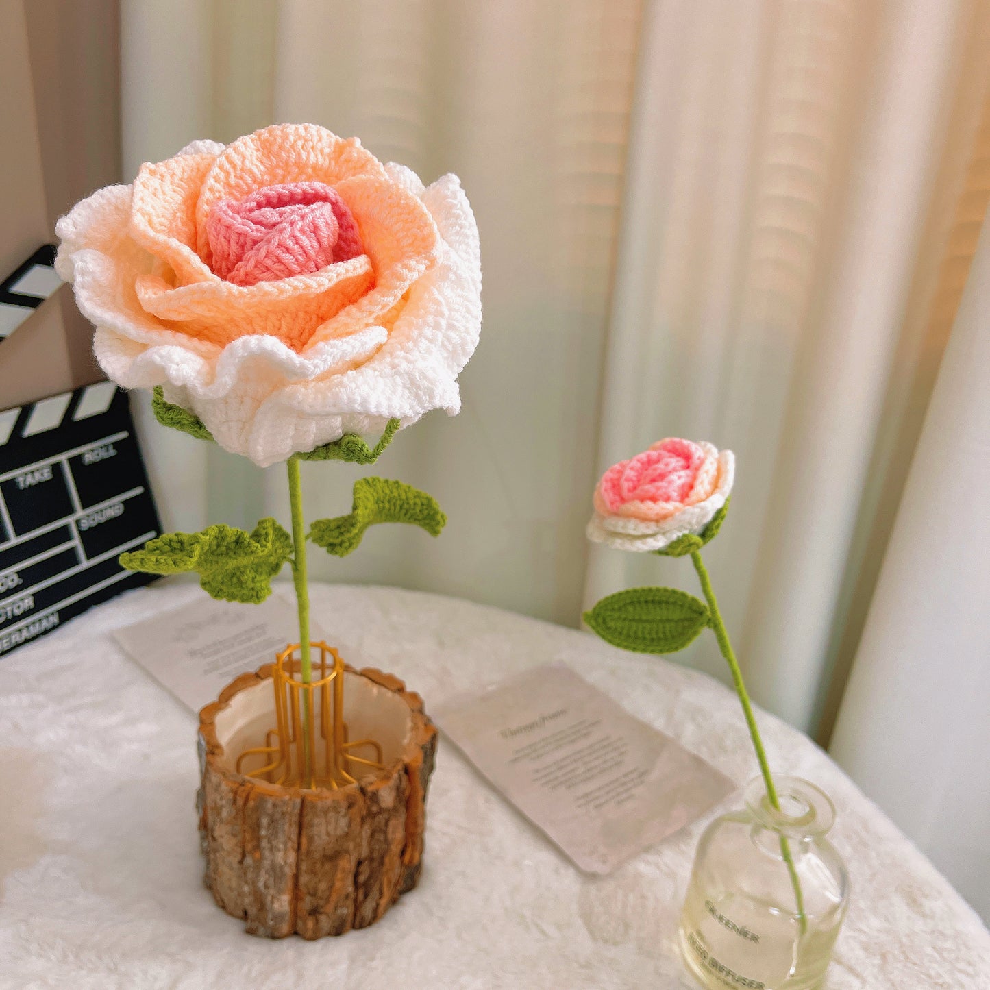 六月誕生花「玫瑰滿天星花束」——手工鉤織單枝國花慶典禮盒