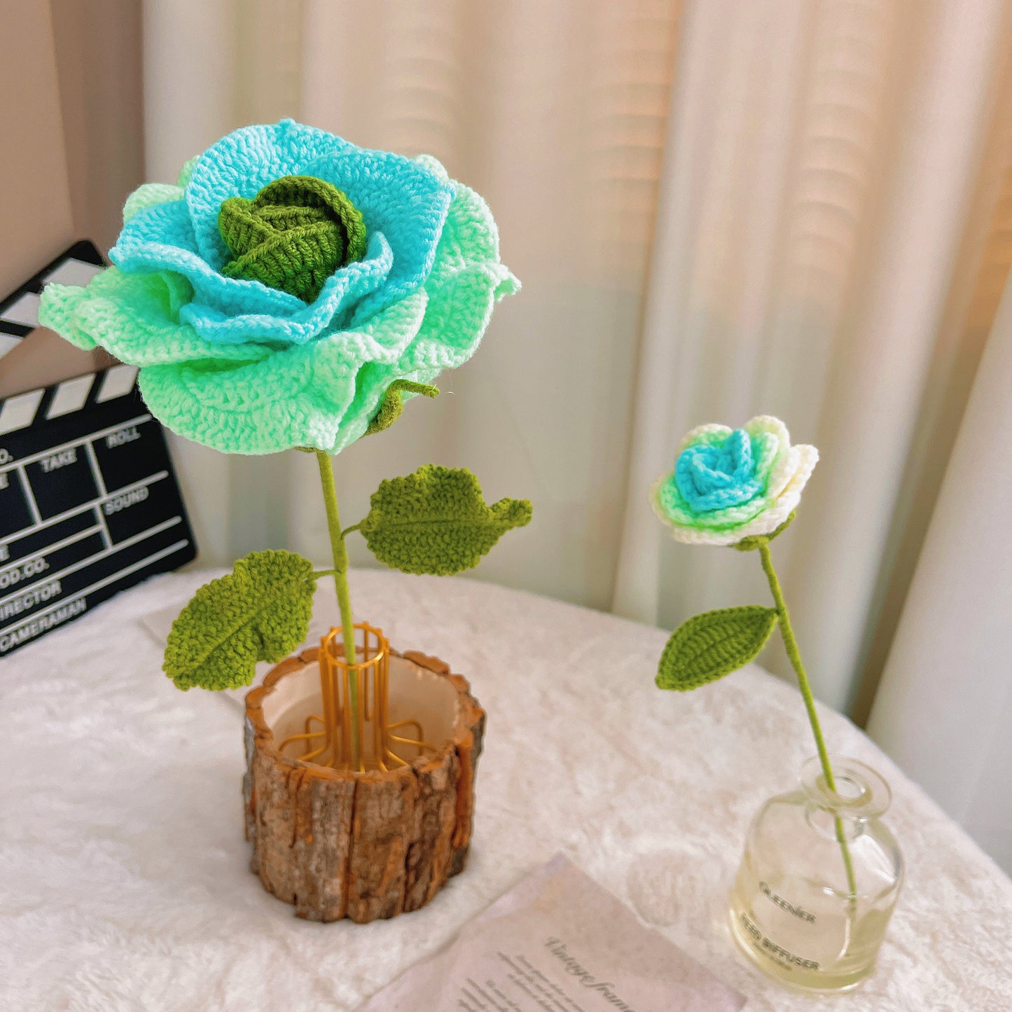 六月誕生花「玫瑰滿天星花束」——手工鉤織單枝國花慶典禮盒