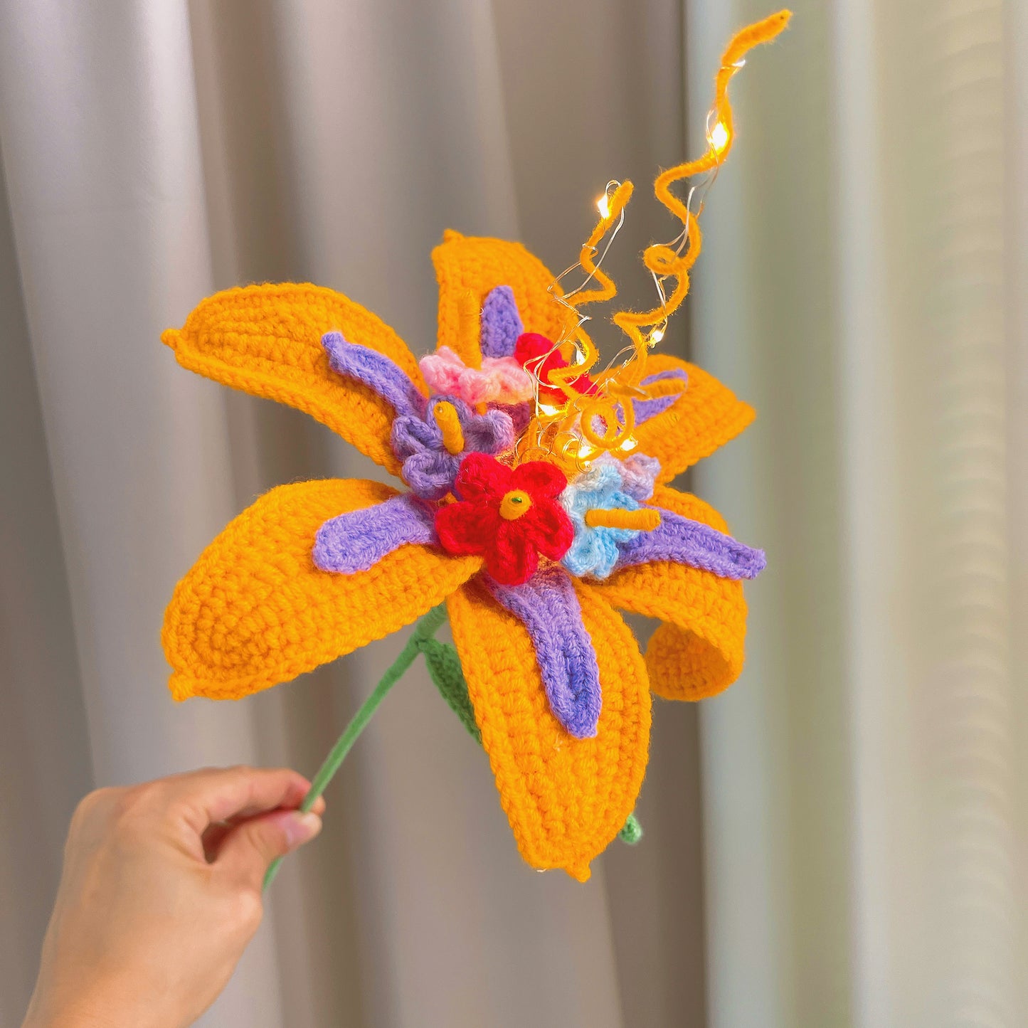 公主晨露鉤針編織變色龍花束(含8朵玫瑰)—— 送女友/妻子週年紀念、畢業慶典禮物