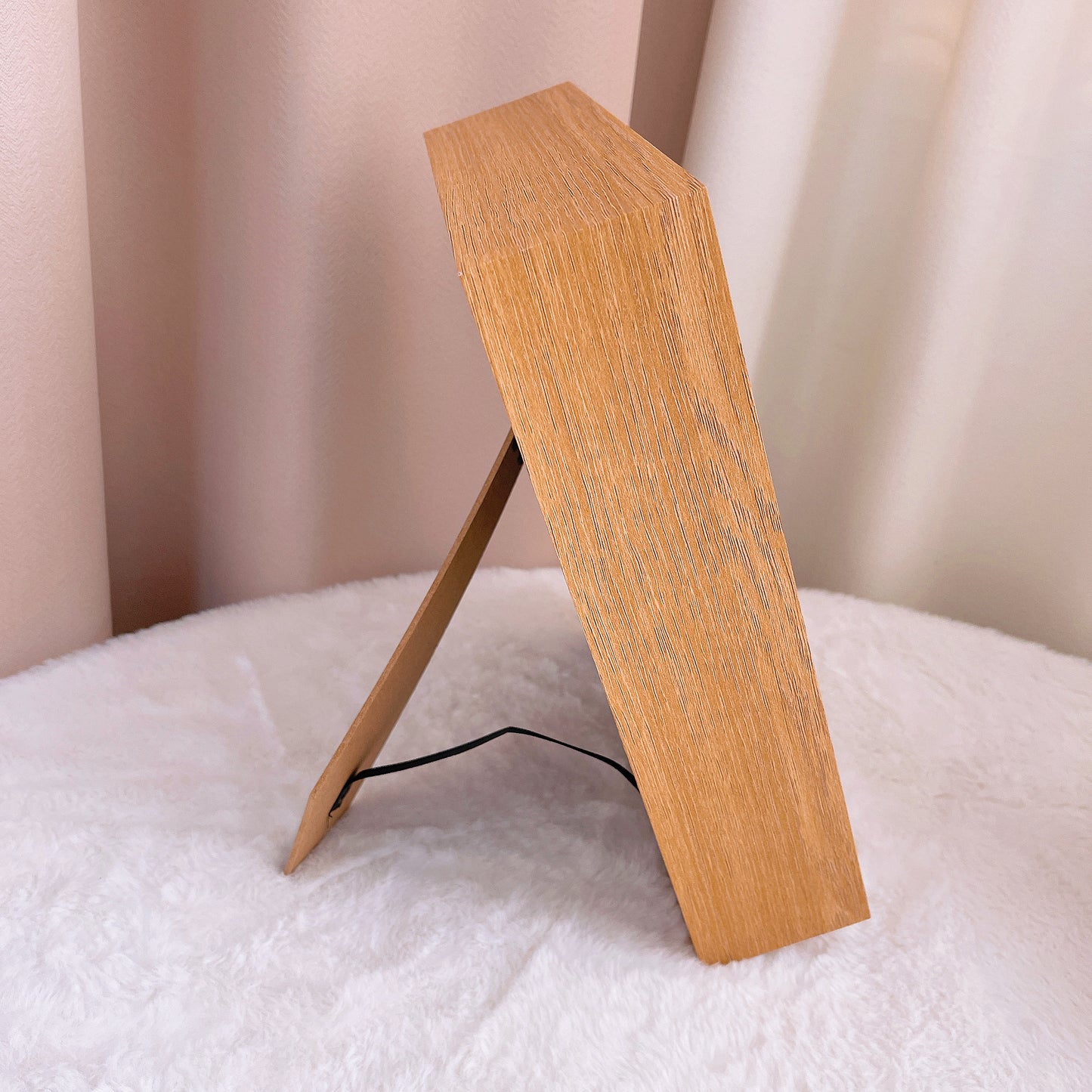 手工繡球鈴蘭鉤針編織相框裝飾 - 木質壁飾、桌面擺飾、獨特婚禮禮物、週年紀念、母親節禮物。