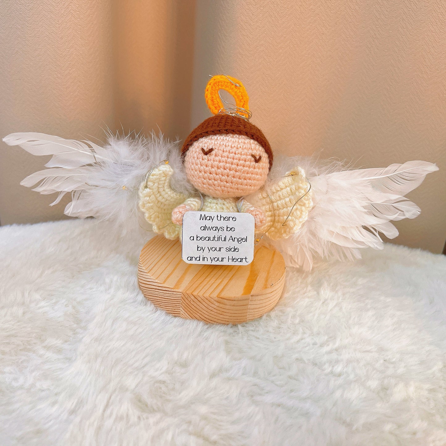 Figura di Angelo a Maglia con Biglietto Ispirazionale Personalizzabile - Regalo Artigianale Decorativo di Carattere Spirituale con Luci LED per il Sollievo dall'Ansia, Regalo di Auguri di Guarigione, Natale, Cattolico, Cristiano e Supporto Emotivo
