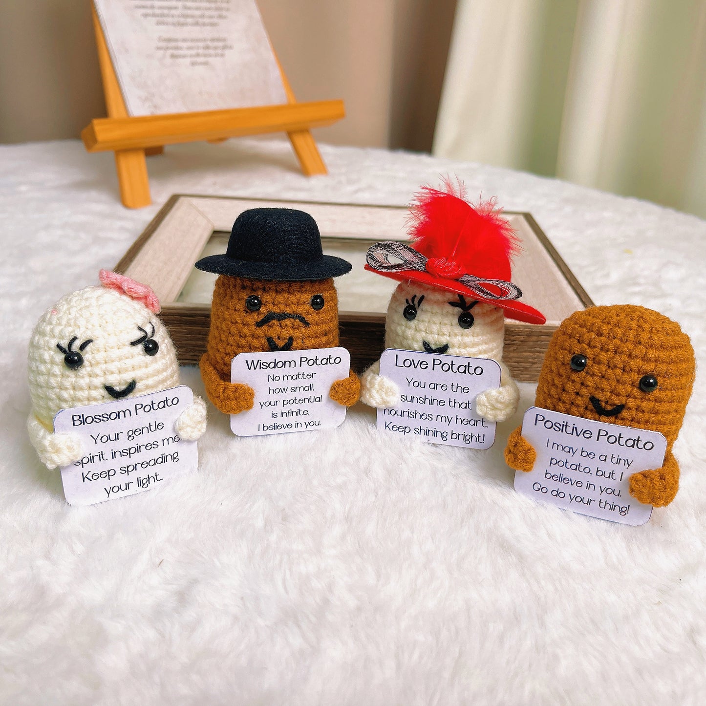 手工鉤織正向土豆家族毛絨玩偶 - 情感支持、情感聯結、愛意傳遞、育兒陪伴、畢業祝福、病中慰問,可客製化正能量語錄與顏色,適用於團隊建設與會議場合
