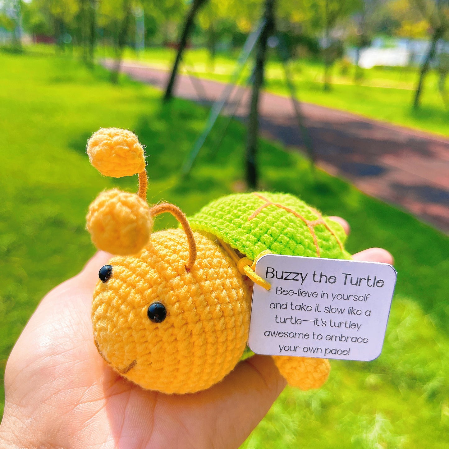 Buzzy, a Tartaruga - Urso de Crochê em Forma de Abelha Dentro de uma Concha, Brindedesonado, Colecionável, Brinquedo Criativo, Brinquedos Feitos à Mão, Presentes Inspiradores