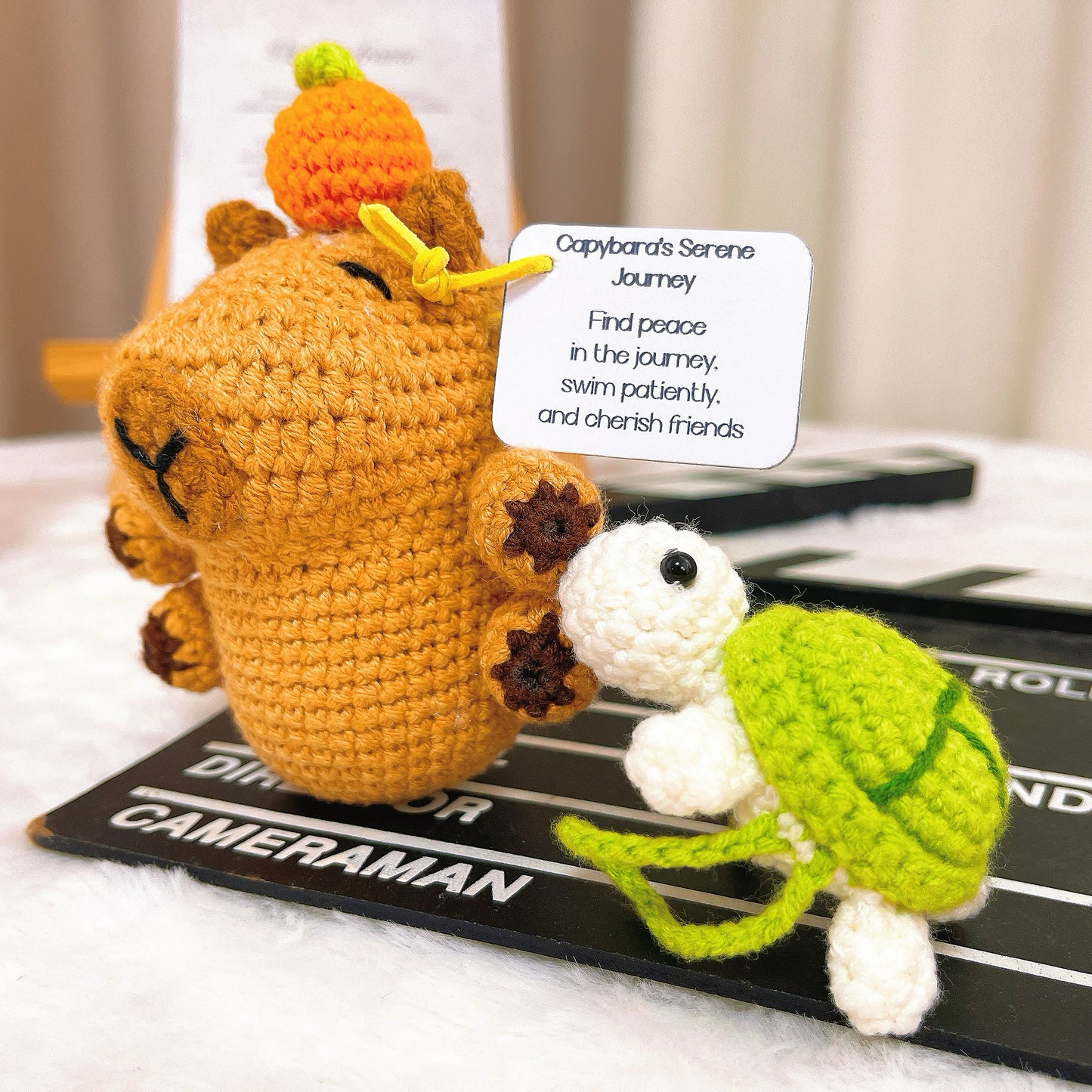 Jornada Serena da Capivara com Amigo Tartaruga "Contigo nas Costas" - Figura Decorativa Única para Melhor Amigo, Presente para Casa, Escritório ou Decoração de Festas