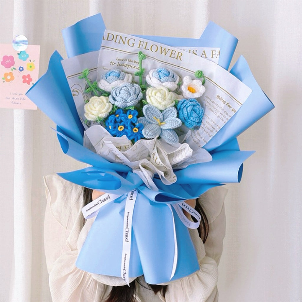 手作鉤針藍色花束(含玫瑰、百合、尤加利葉、鬱金香、勿忘我)