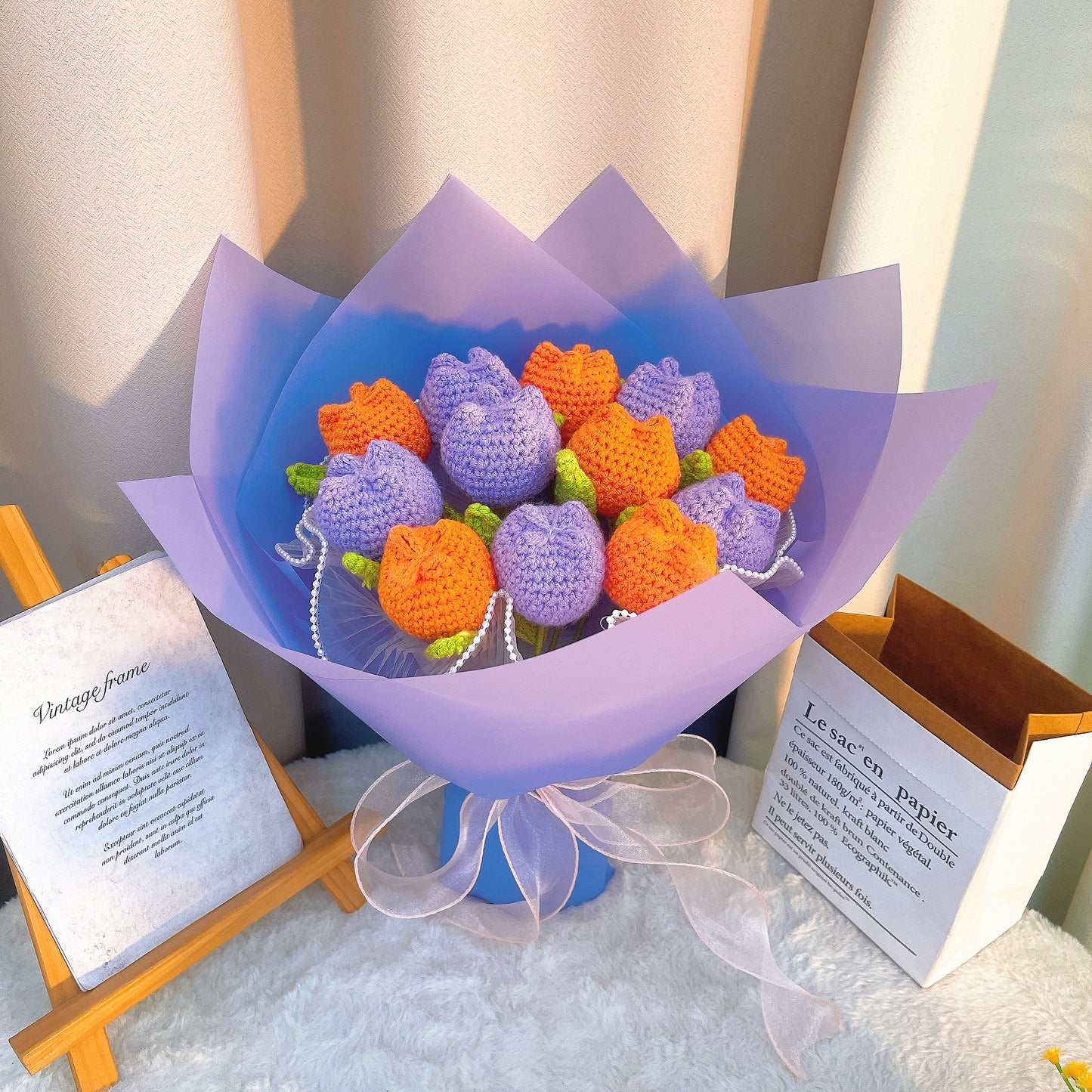 Bouquet de tulipes au crochet fait main – Tulipes en peluche non fleuries avec emballage violet clair, fleurs en tissu hypoallergénique, décoration d'intérieur, cadeau pour la fête des mères, un mariage, le printemps ou un anniversaire