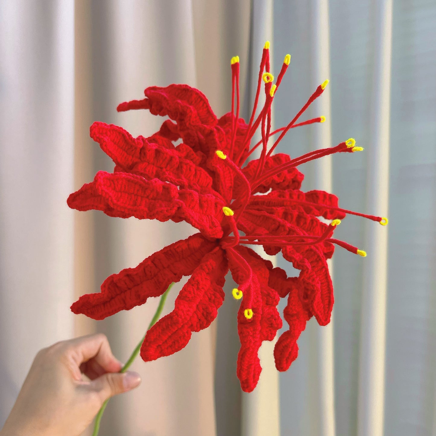 艶やかに咲く、手編みの彼岸花(曼珠沙華)|超リアルな一本挿し|インテリア・ハロウィン飾り・お供えの花|花粉症対策・アレルギー対応