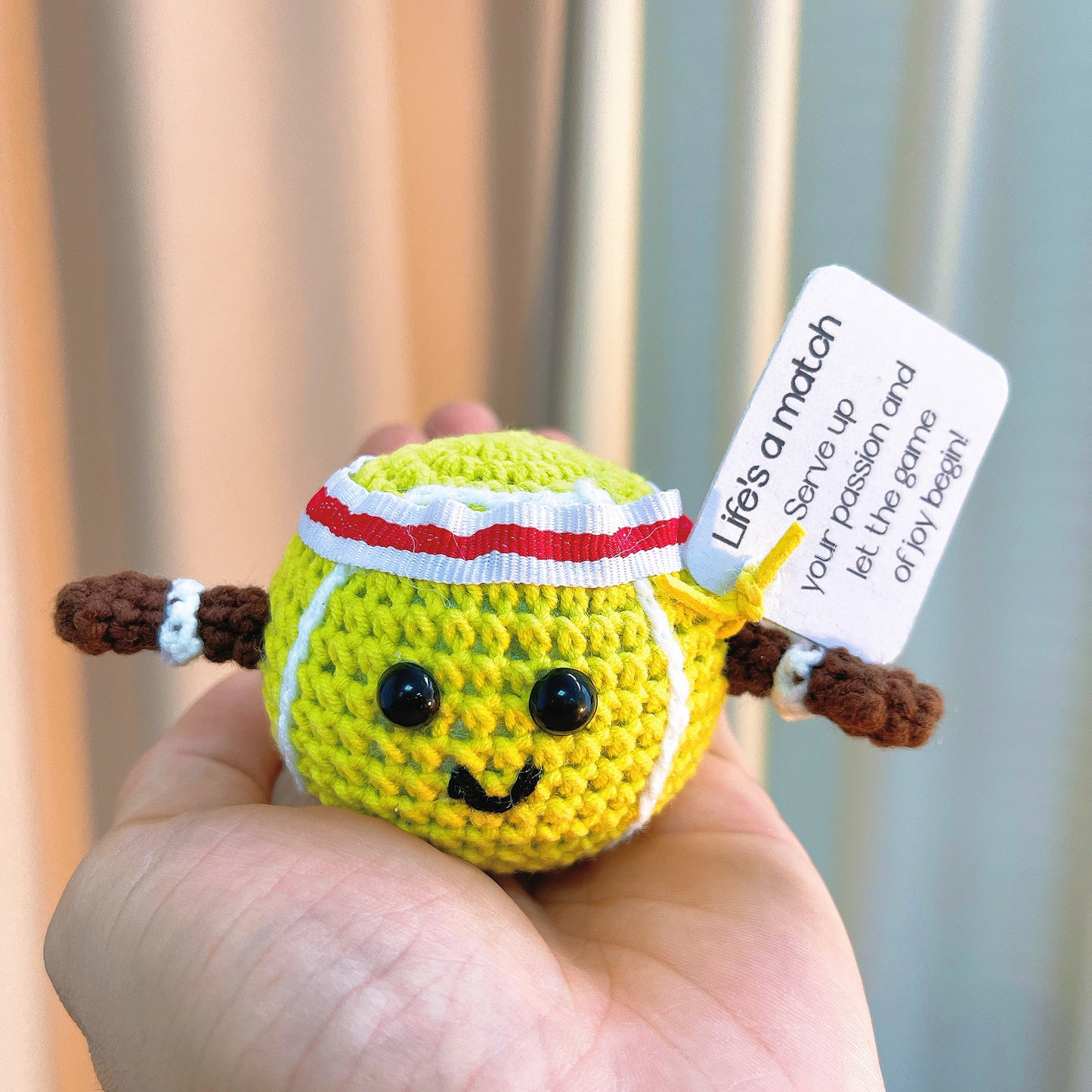 手工鉤針運動球類鑰匙圈——籃球、棒球、美式足球、網球 - 可客製化祝福語的禮物 - 專為運動愛好者、生日、節日及特殊場合打造