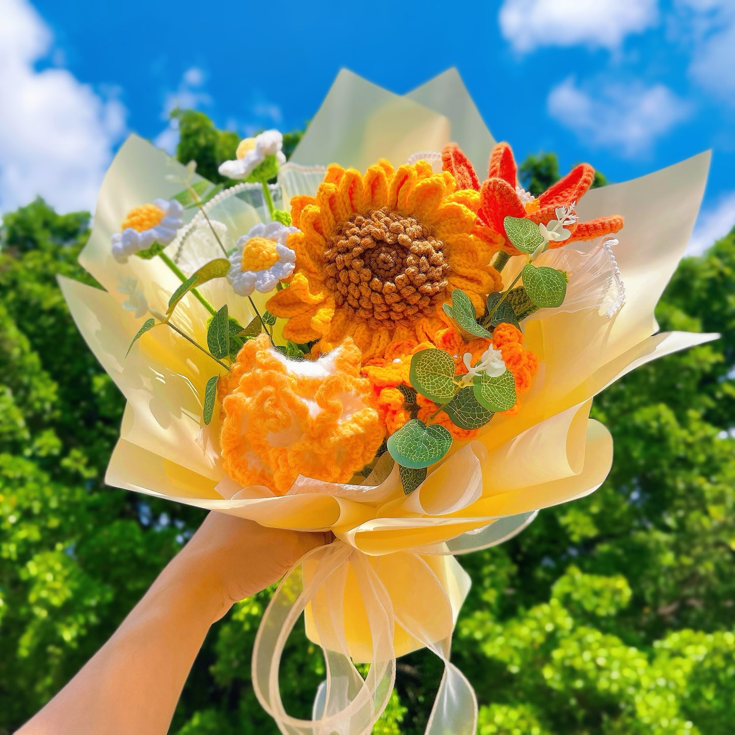 Buquê de Flores em Crochê Artesanal "Momentos Preciados" - Girassol, Miosótis, Tulipa, Margarida, Cravo, Folha da Fortuna - Hipoalergénico, Perfeito para Casamentos, Aniversários, Aniversários de Casamento/Namoro, Decoração de Casa