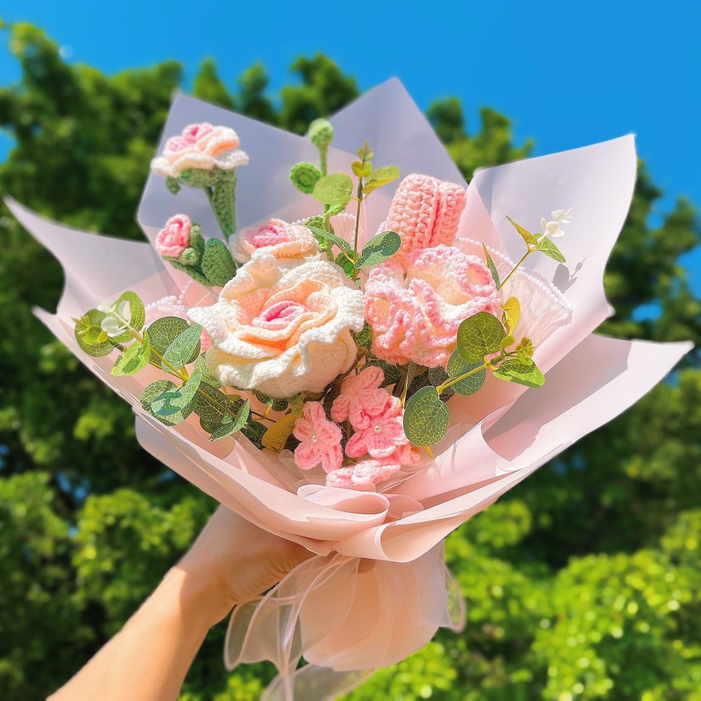 手工製作的永恒花束-鉤針玫瑰鬱金香康乃馨-婚禮、周年紀念、生日慶典的防過敏禮物